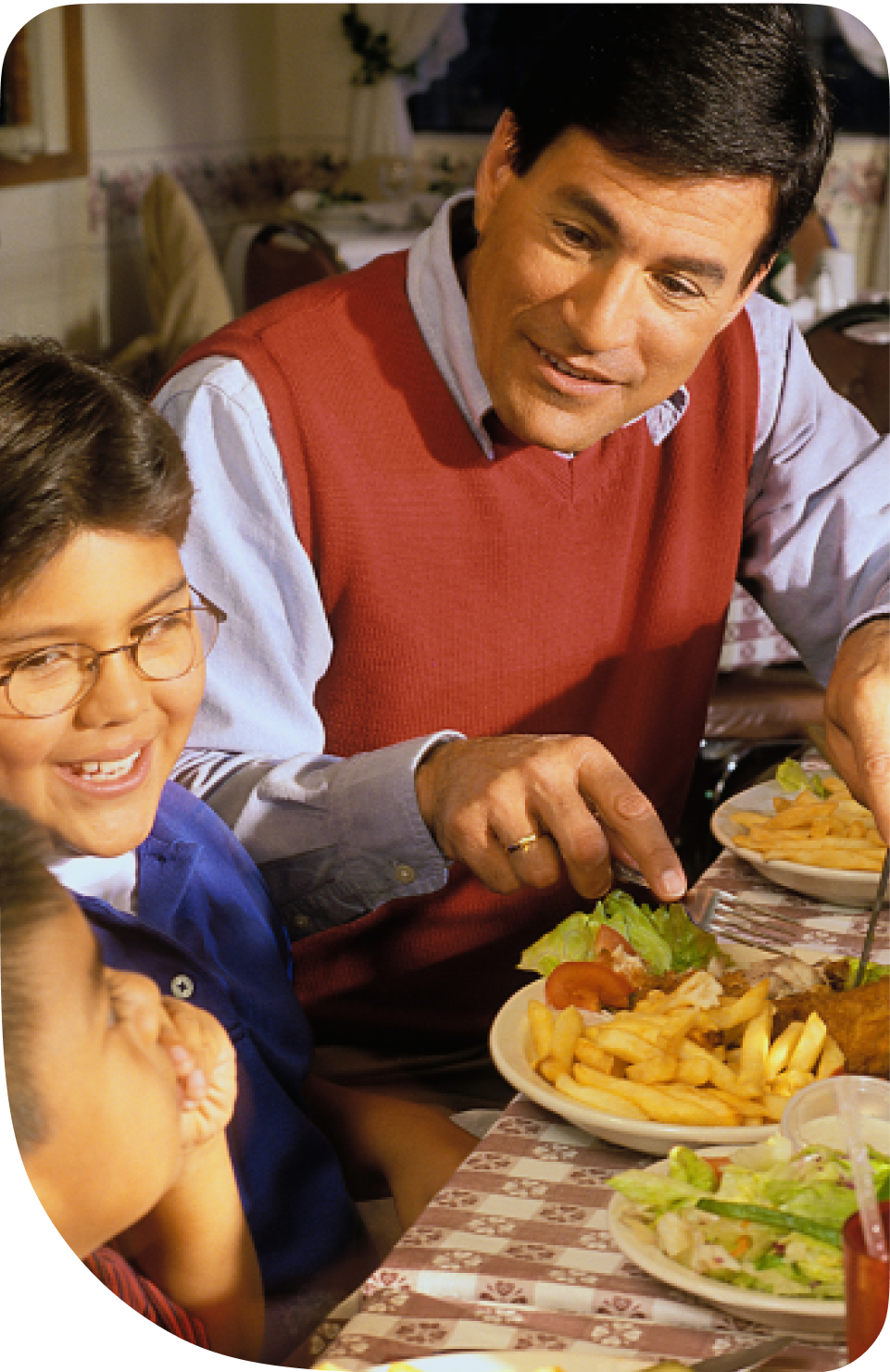 una mujer cocinando y emprendiendo en mennu